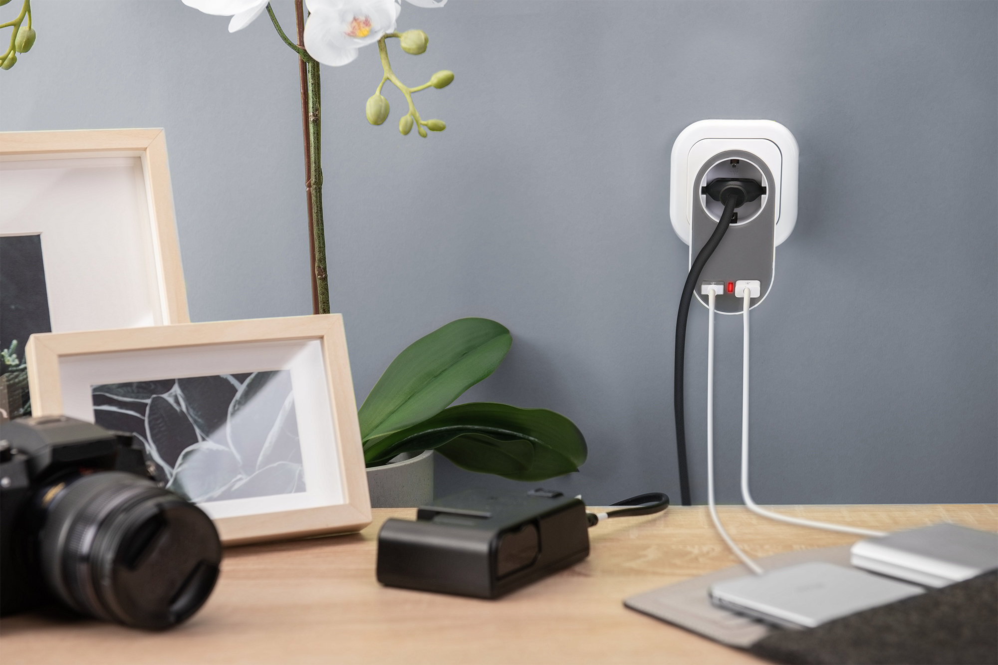 Digitus DA-70617 Evrensel Priz ve USB Yuvaya Sahip Şarj Adaptörü